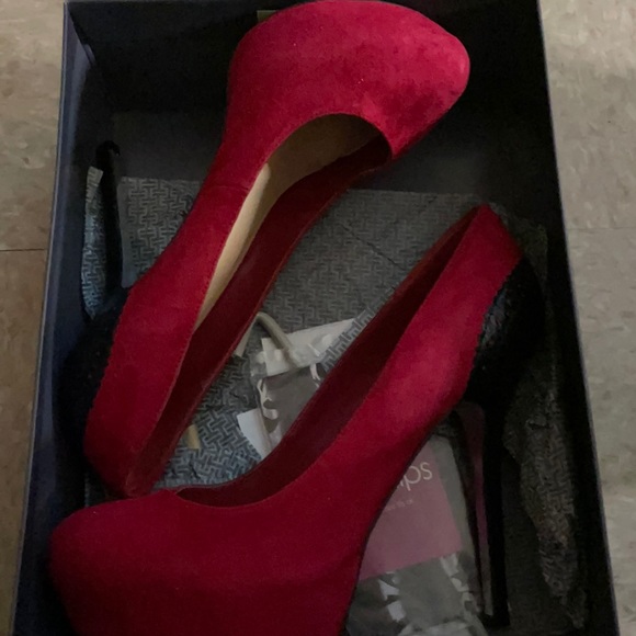 Brand New Soo Sexy Suede Red Pumps - Picture 1 of 2